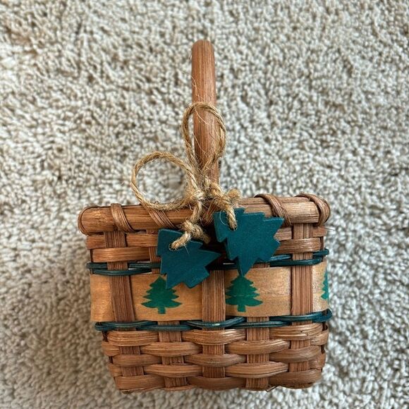 Vintage Mini Tree Wicker basket Holiday gift card decor storage‎ - Picture 1 of 6